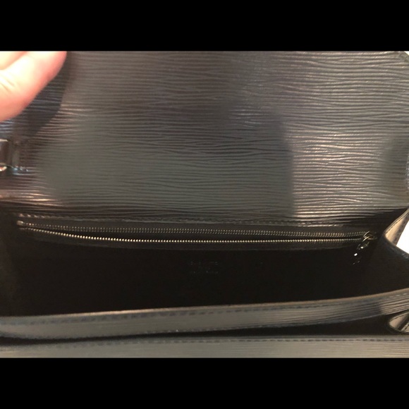 🖤 Authentic Louis Vuitton Clutch Epi Leather Clutch Thames 🖤 - Picture 8 of 10
